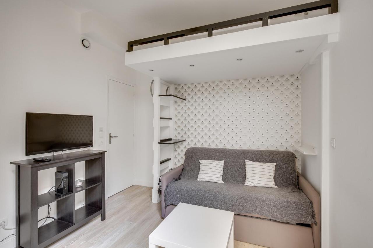Le Black And White - Trianon Apartment Versailles